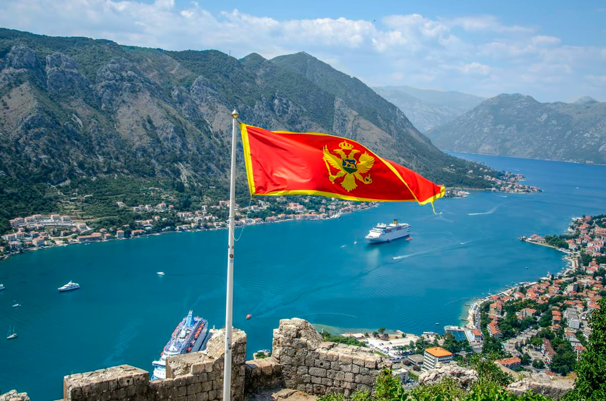Черногорье флаг